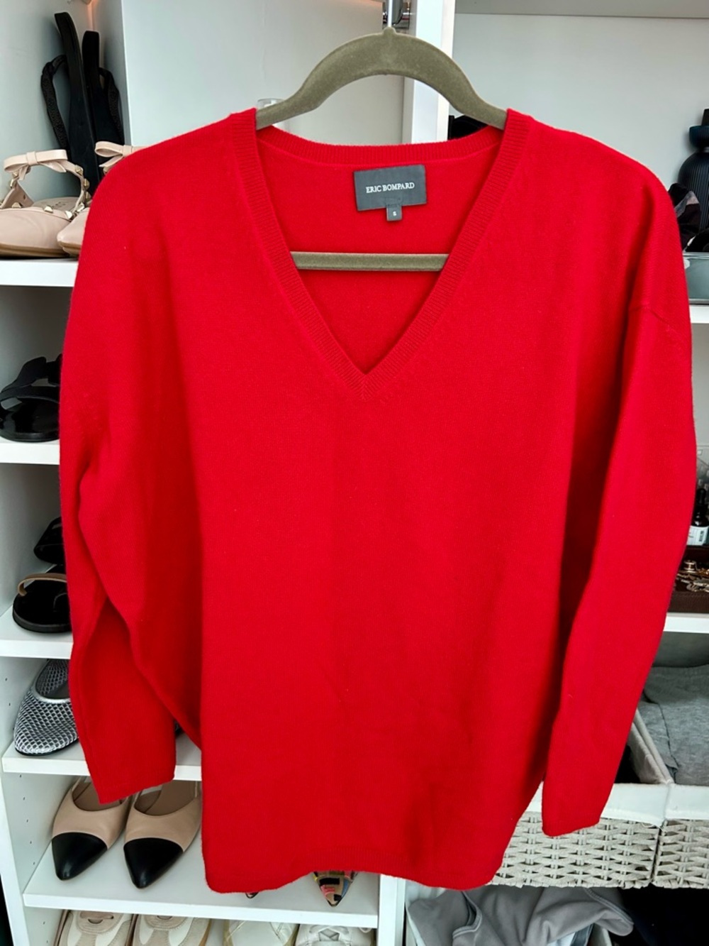 NWOT Eric Bompard Classic V-Neck Cashmere Pullover in Red (S)